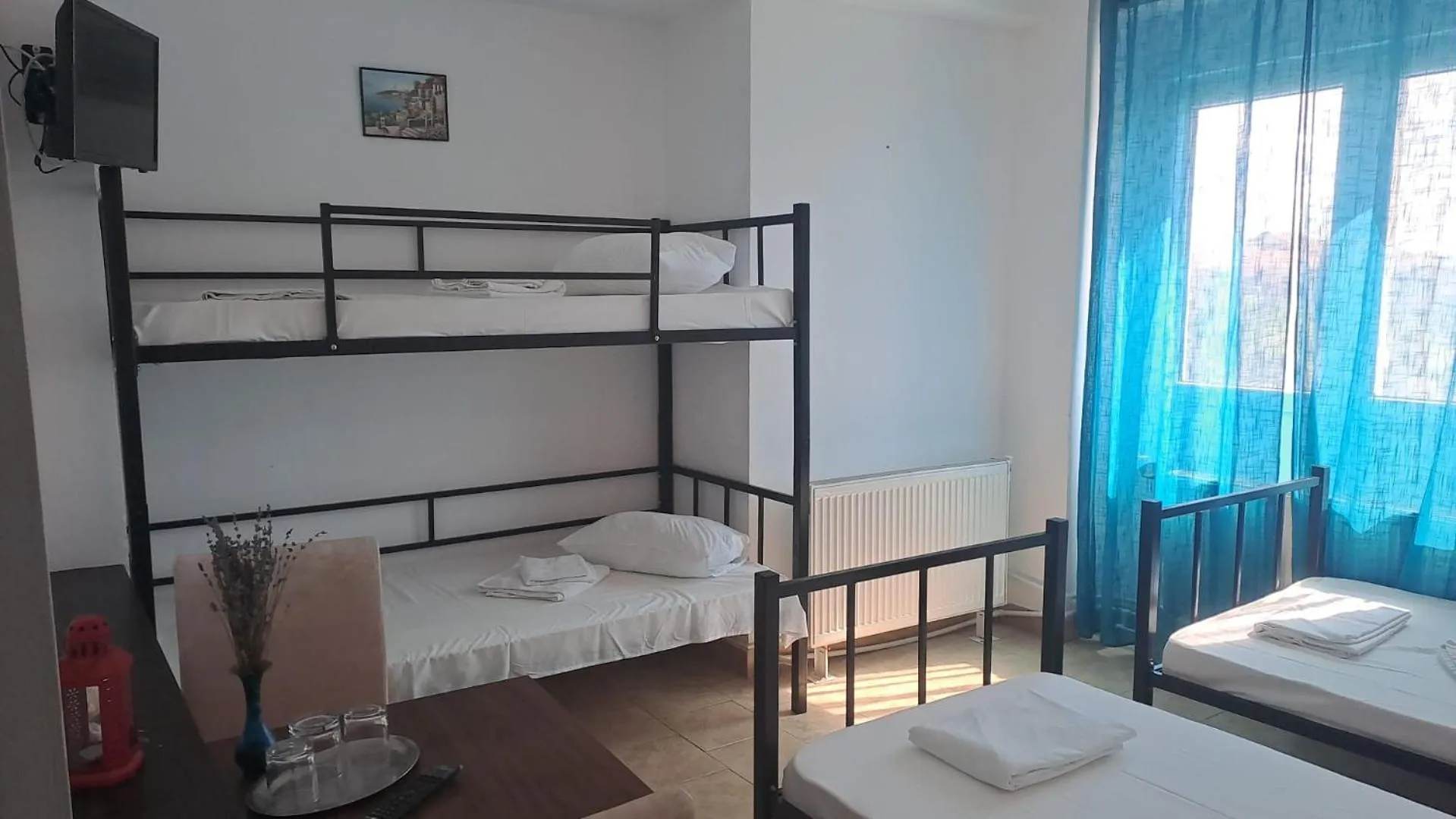 Taxi Hostel Otopeni