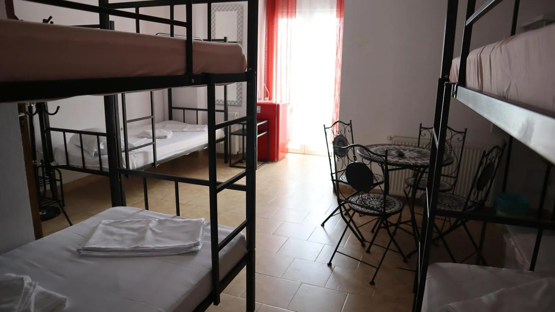 Taxi Hostel Otopeni