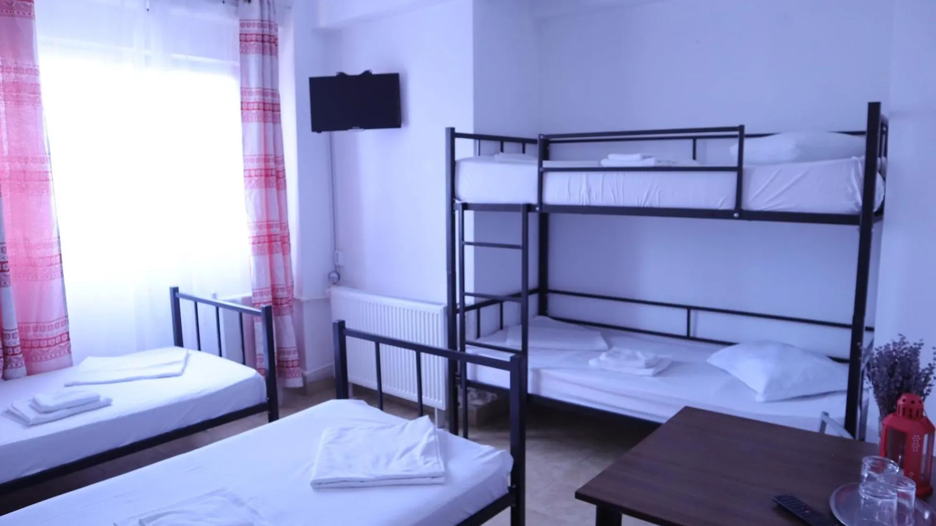 Taxi Hostel Otopeni 3*,  Romania