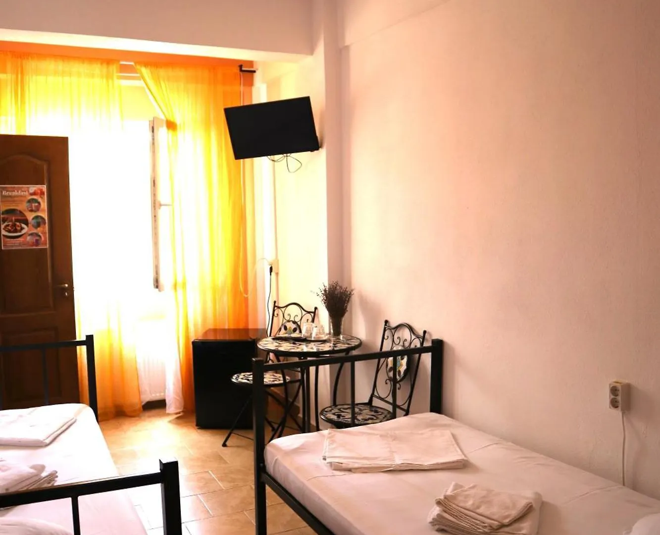 Taxi Hostel Otopeni