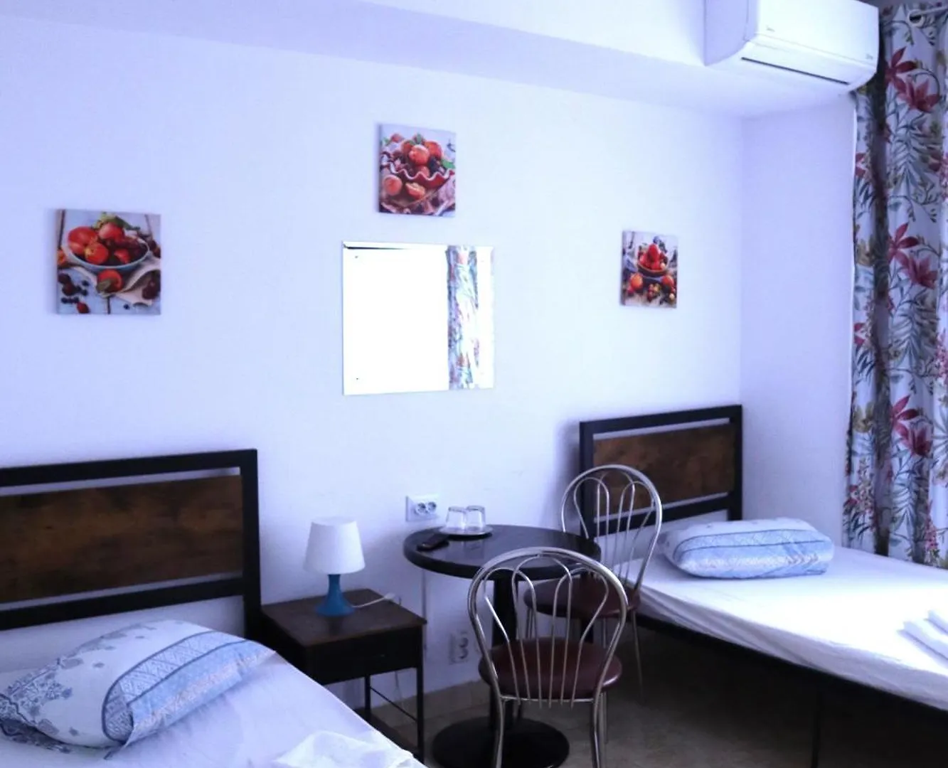 Taxi Hostel Otopeni